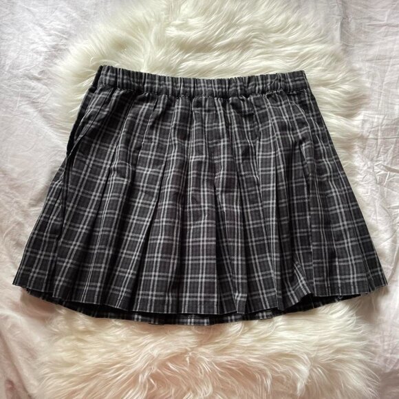 Aerie Grey Plaid Pleated Skirt - Picture 7 of 7